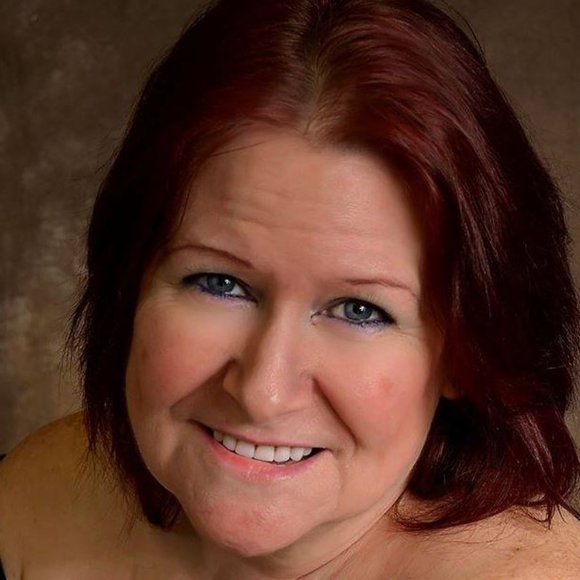 Meet your Posher, Janet - Picture 3 of 7